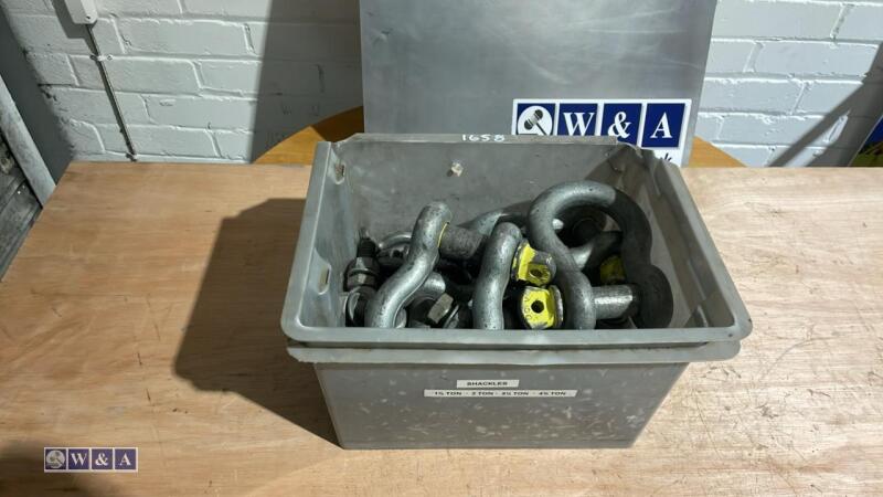Box of lifting shackles | Day 2 Carlton Timed Sale (Main Building ...