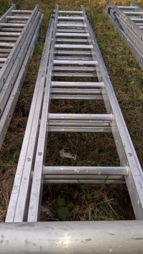 Triple extension ladder