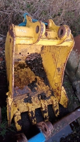 30'' digging bucket (55mm pins) c/w teeth