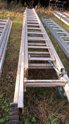 Triple extension ladder