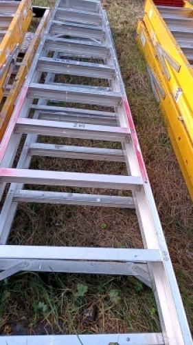 2 x aluminium step ladders