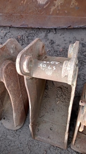 9'' digging bucket (30mm pins)