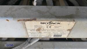 2003 SKYJACK SJ71 27 diesel scissor lift (s/n 340480) - 21