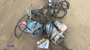 2 x 110v submersible pumps (635) - 2