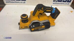 DEWALT DCP580 18v planer (40)