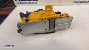 DEWALT DCP580 18v planer (40) - 4