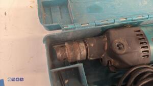 MAKITA 240v diamond core drill (32) - 2