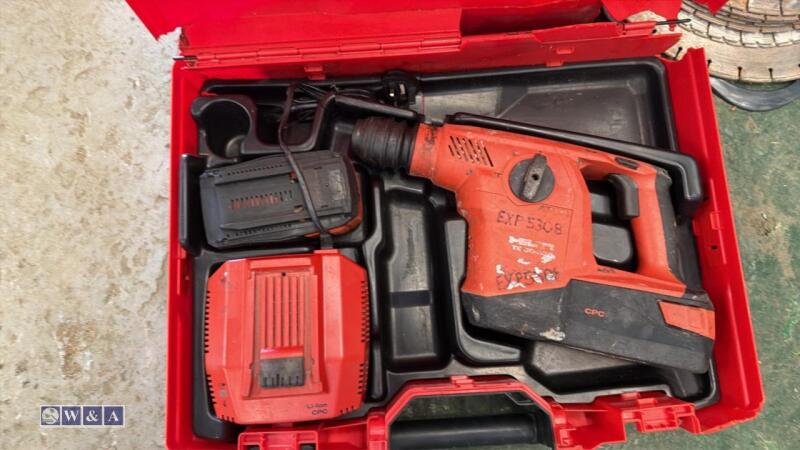 HILTI TE30 breaker c/w charger, batteries & case