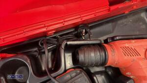 HILTI TE30 breaker c/w charger, batteries & case - 3