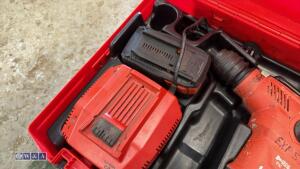 HILTI TE30 breaker c/w charger, batteries & case - 4