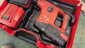 HILTI TE30 breaker c/w charger, batteries & case - 5