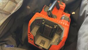 HILTI VC5A-22 cordless dust vacuum c/w carry case - 3