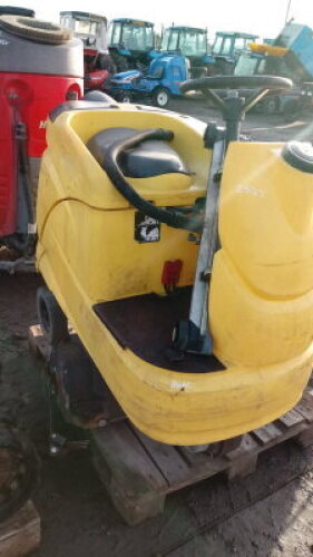 KARCHER battery driven floor sweeper