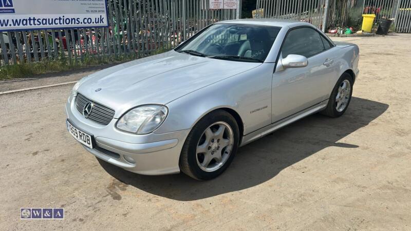 2001 MERCEDES-BENZ SLK200 KOMPRESSOR 6-speed manual petrol convertible car, full leather (Y869 RDB)(V5 in office)