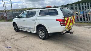 2017 MITSUBISHI L200 TITAN DI-D 6-speed manual 4wd double cab pick-up with rear privacy glass (AF67 URA)(V5 in office) - 3