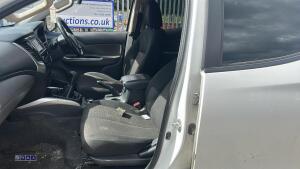 2017 MITSUBISHI L200 TITAN DI-D 6-speed manual 4wd double cab pick-up with rear privacy glass (AF67 URA)(V5 in office) - 14