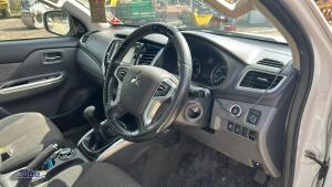2017 MITSUBISHI L200 TITAN DI-D 6-speed manual 4wd double cab pick-up with rear privacy glass (AF67 URA)(V5 in office) - 26