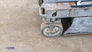 2012 SKYJACK SJ111 3219 battery driven scissor lift (s/n 32640789) - 11