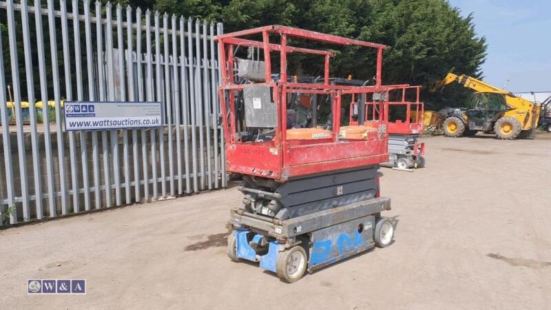 2012 SKYJACK SJ111 3219 battery driven scissor lift (s/n 22038268)