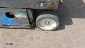 2012 SKYJACK SJ111 3219 battery driven scissor lift (s/n 22038268) - 10