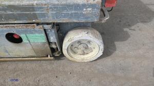 2013 SKYJACK SJ111 3219 battery driven scissor lift (s/n 22047427) - 10