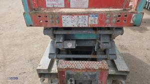 2013 SKYJACK SJ111 3219 battery driven scissor lift (s/n 22047427) - 15