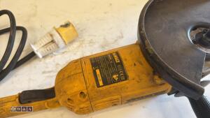 DEWALT 110v 9'' angle grinder - 4