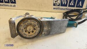 MAKITA PC1100 110v concrete planer - 3