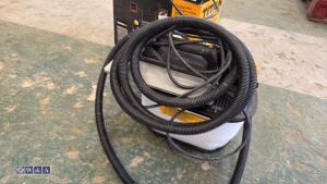 TITAN 240v wallpaper steamer - 5