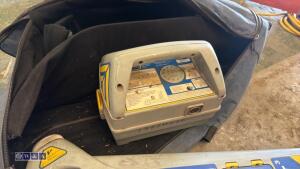 RADIO DETECTION CAT3 cable locator c/w GENNY3 signal generator & carry case - 4