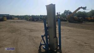GENIE SLA25 material hoist & forks (3243371) - 7