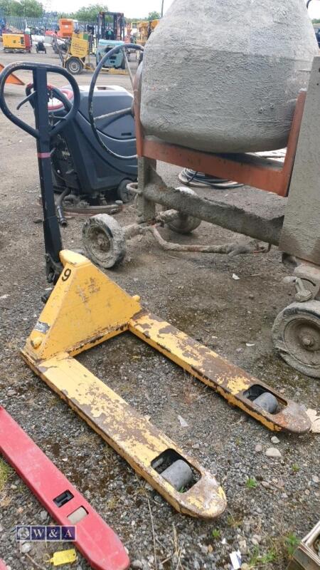 2500kg manual pallet truck