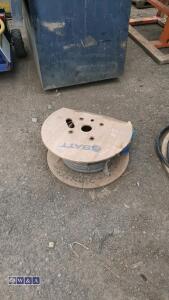 Quantity of armoured cable