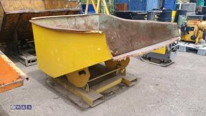 Forklift tipping skip