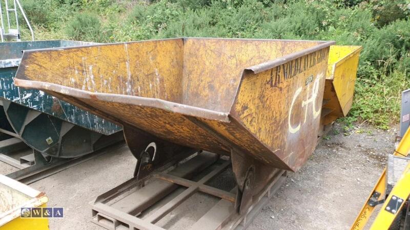 Forklift tipping skip