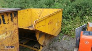 Forklift tipping skip - 2