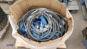 Quantity of electrical extension cables - 2