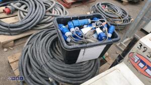 Quantity of electrical extension cables - 3