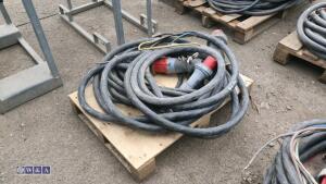 Quantity of electrical extension cables - 3
