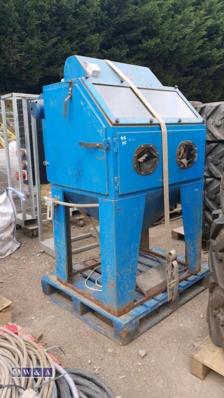 AIRBLAST sandblasting cabinet