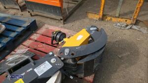 Hydraulic log grab