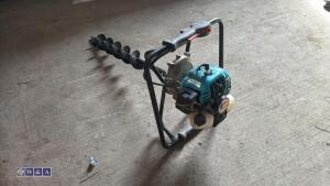 MAKITA BBA520 petrol post hole borer c/w auger flight - 2