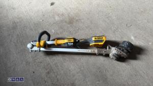 DEWALT DCMST561 18v cordless strimmer (13) - 3
