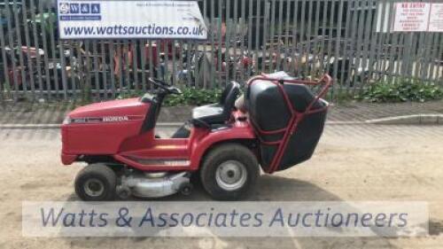 HONDA 4514 liquid cooled hydrostatic petrol lawn tractor c/w collector