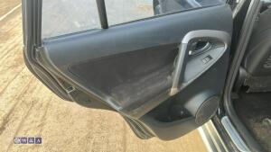 2007 TOYOTA RAV4 XTR D-4D turbo 6-speed manual diesel 4x4 (FX07 VST)(V5C new keeper slip in office) - 16