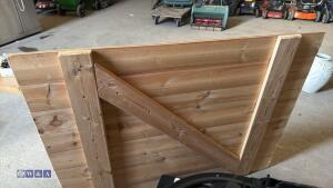 Wooden gate (approx 3ft x 4ft) - 3