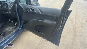 2011 VAUXHALL MERIVA EXCLUSIV CDTI 6-speed manual diesel car (BF61 UHC)(V5 in office) - 19