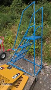 Warehouse wheeled steps