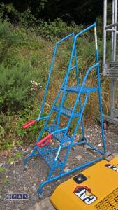 Warehouse wheeled steps - 2