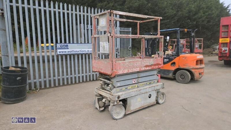 2011 SKYJACK SJ111 3219 battery driven scissor lift (s/n 22022855)